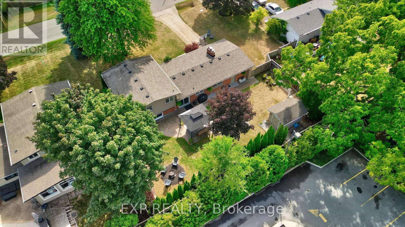 Photo 31 of 7 Redwood Drive, Grimsby ON