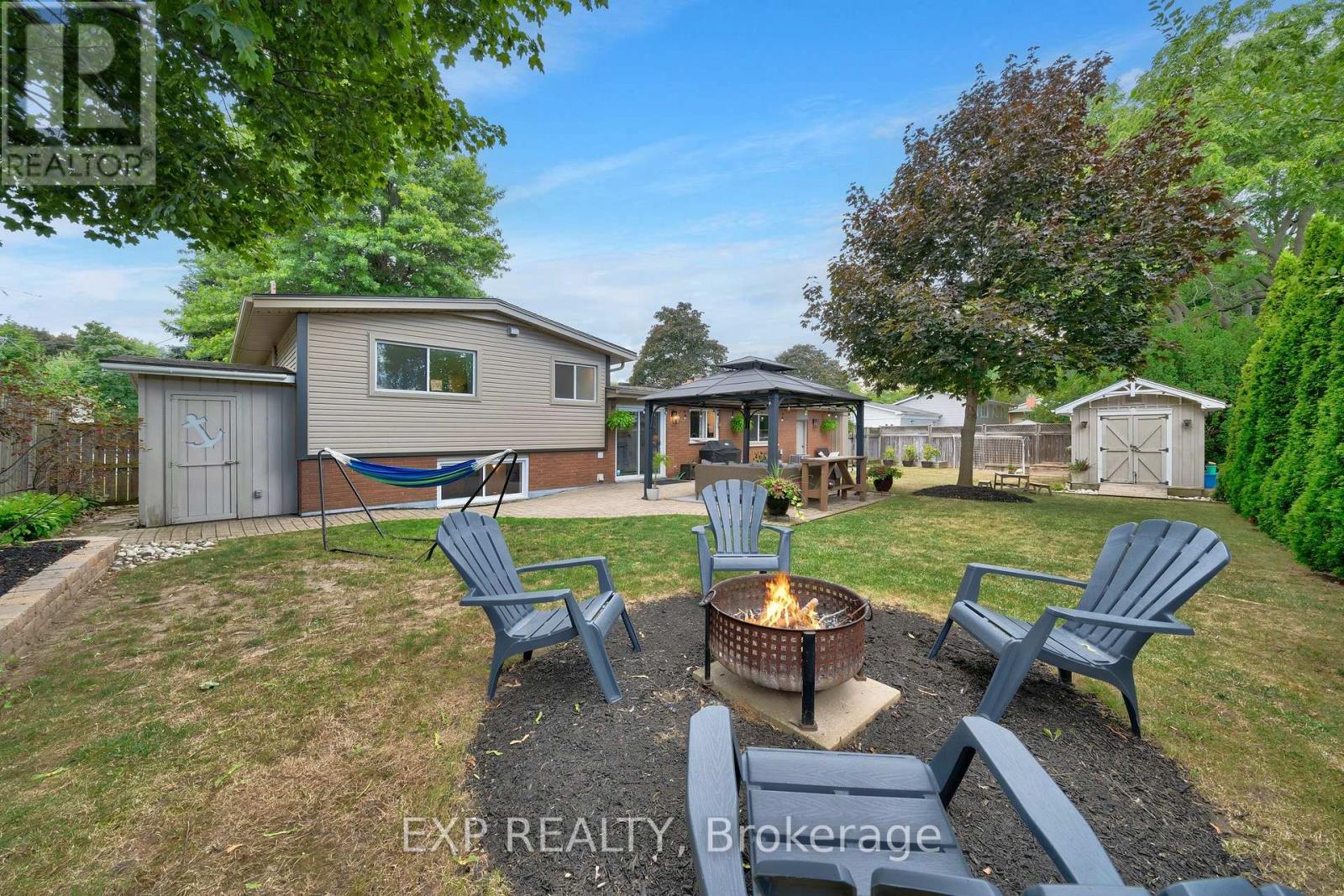 Photo 32 of 7 Redwood Drive, Grimsby ON
