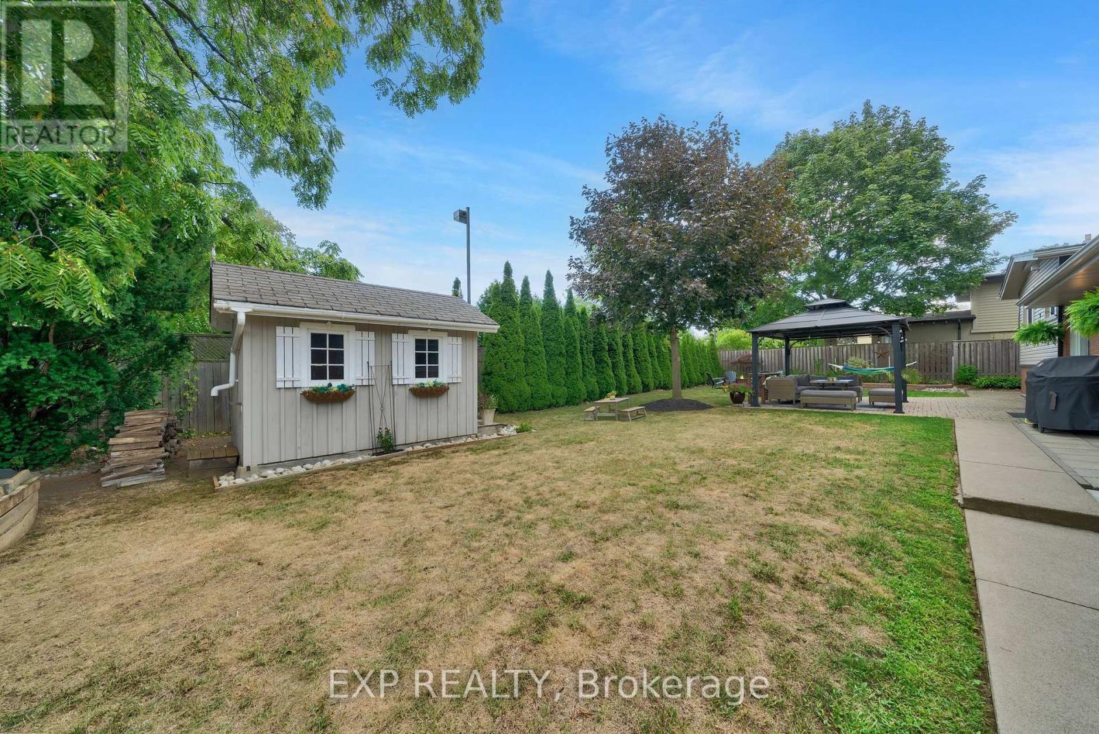 Photo 34 of 7 Redwood Drive, Grimsby ON