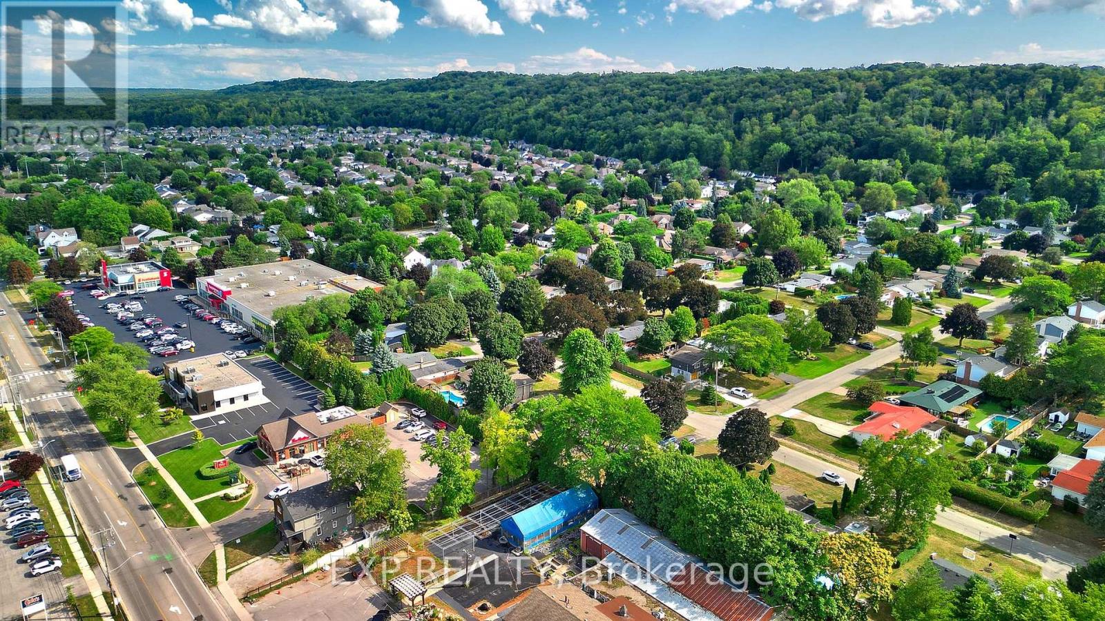 Photo 36 of 7 Redwood Drive, Grimsby ON