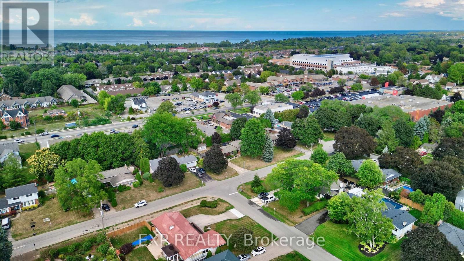 Photo 37 of 7 Redwood Drive, Grimsby ON