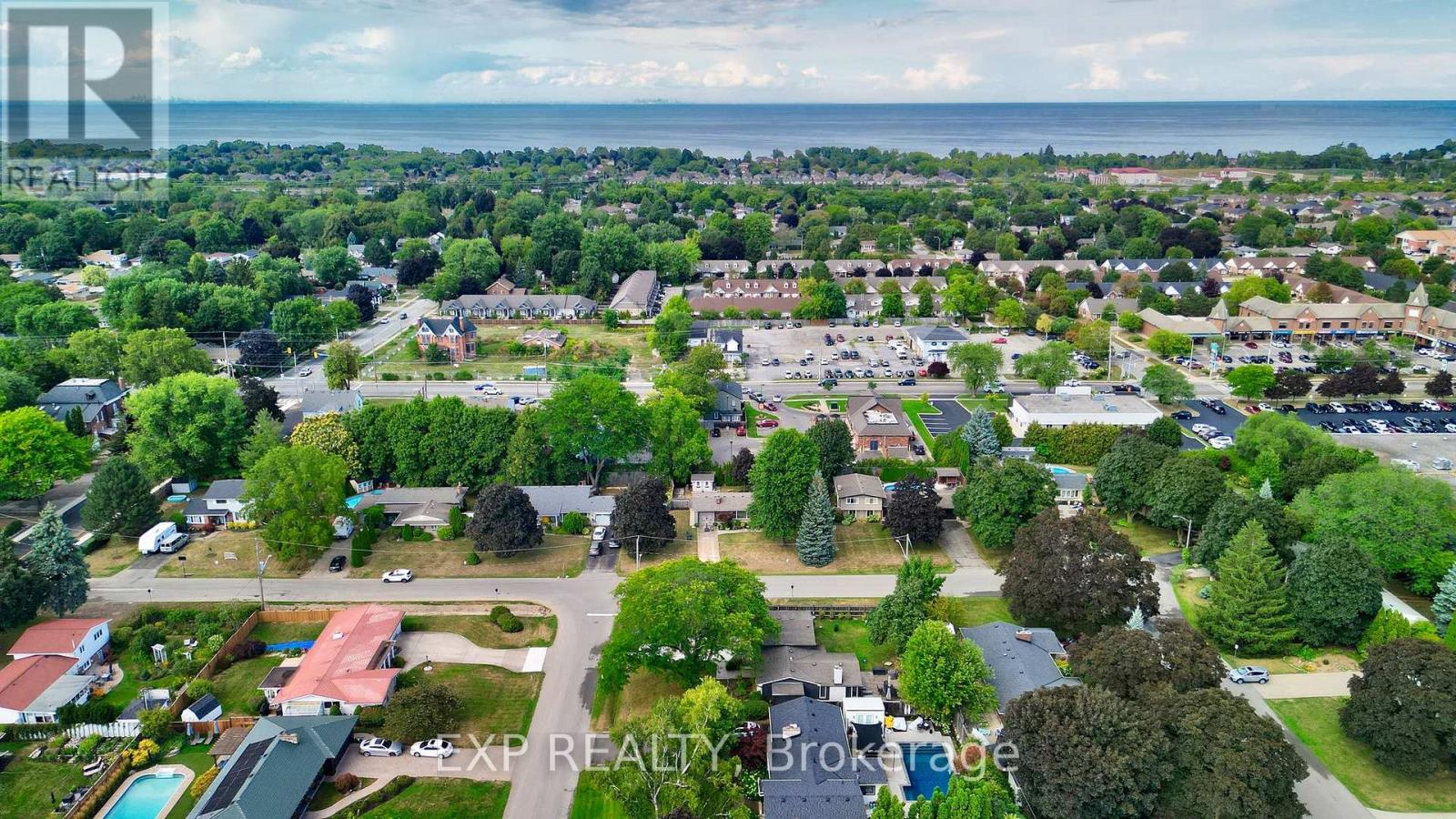 Photo 38 of 7 Redwood Drive, Grimsby ON