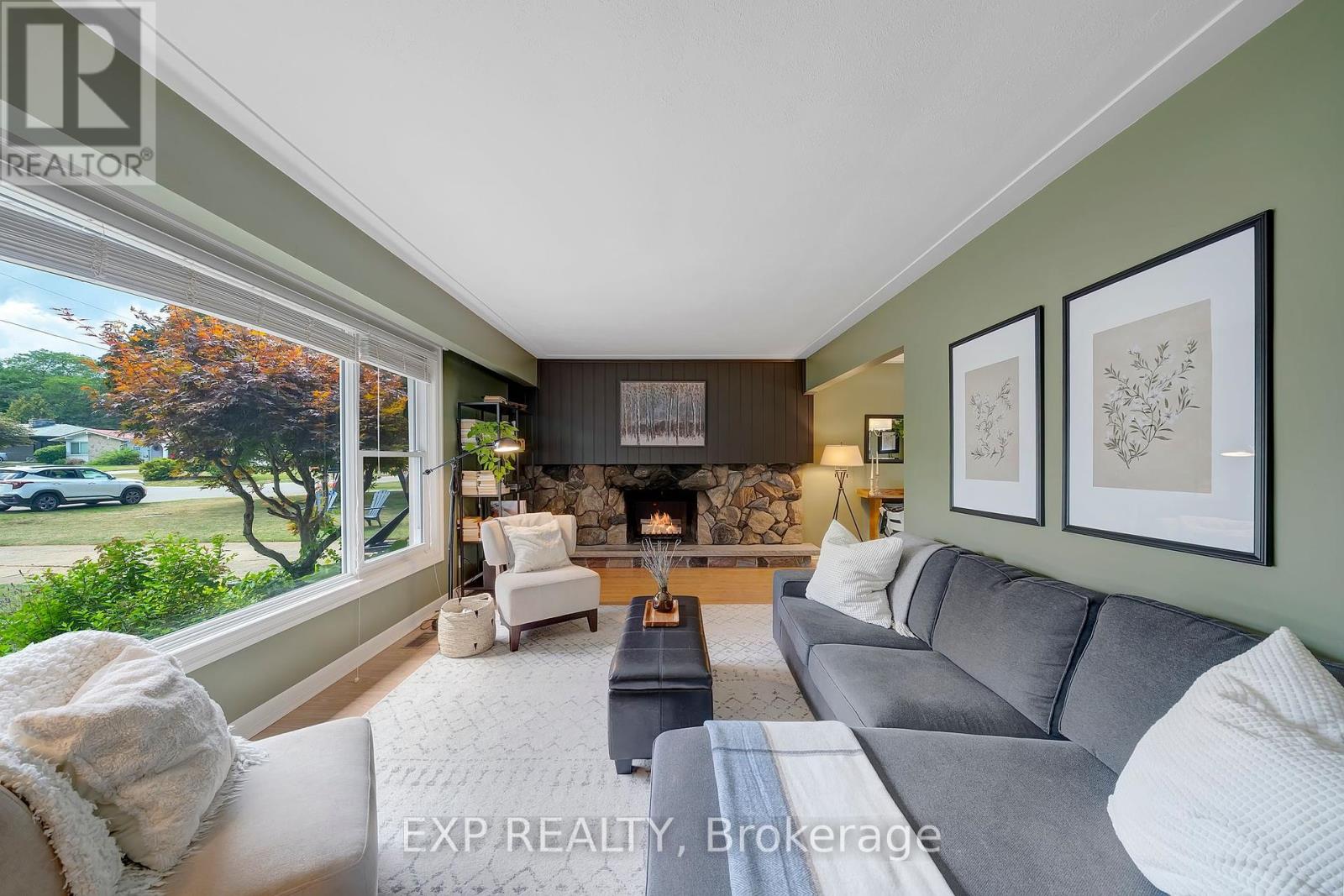 Photo 7 of 7 Redwood Drive, Grimsby ON