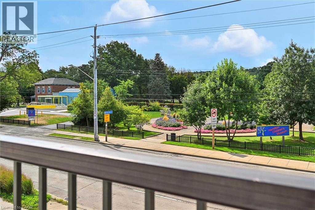 Photo 15 of 1047 Main Street E, Hamilton ON