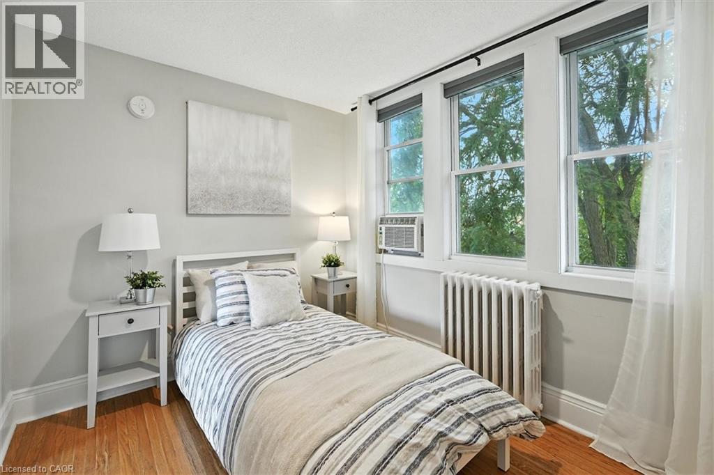 Photo 26 of 1047 Main Street E, Hamilton ON