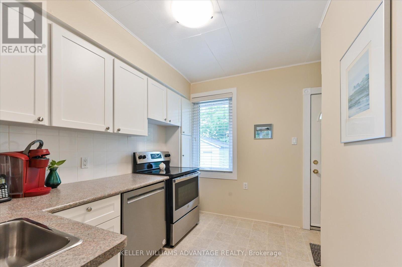 Photo 6 of 68 Keystone Avenue, Toronto ON