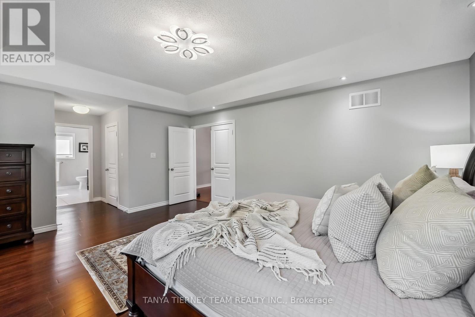 Photo 24 of 165 Rivers Edge Place, Whitby ON