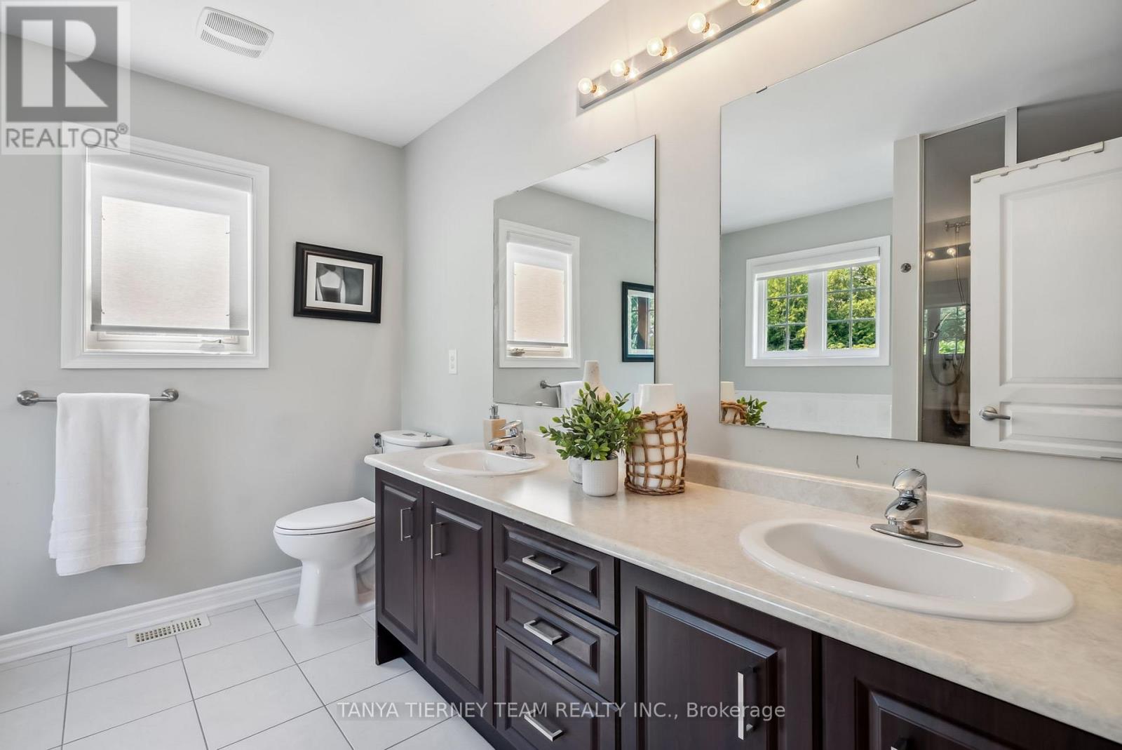 Photo 25 of 165 Rivers Edge Place, Whitby ON