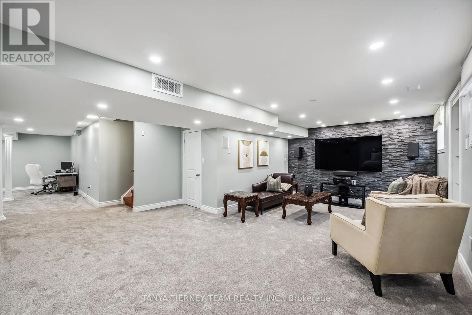 Photo 35 of 165 Rivers Edge Place, Whitby ON