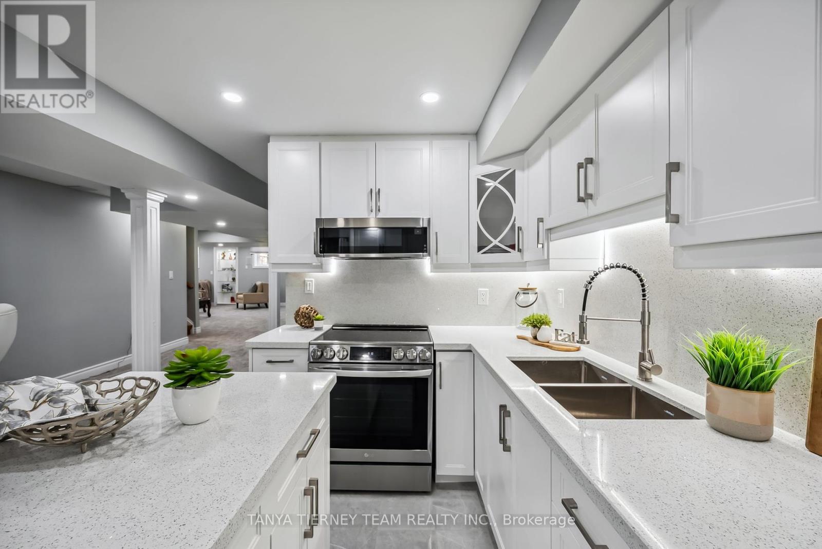 Photo 40 of 165 Rivers Edge Place, Whitby ON