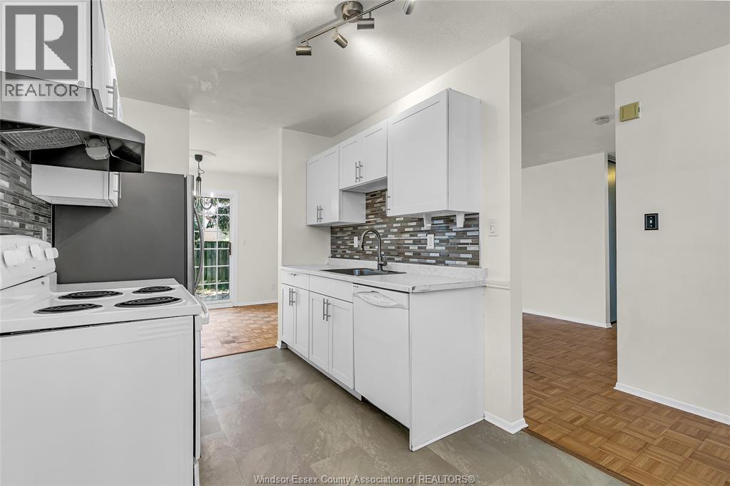 Photo 10 of 1366 Bayswater Crescent, Windsor ON