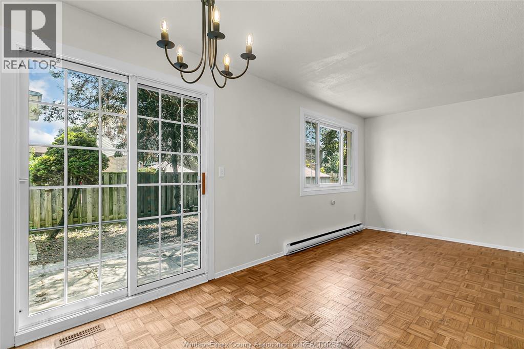 Photo 4 of 1366 Bayswater Crescent, Windsor ON
