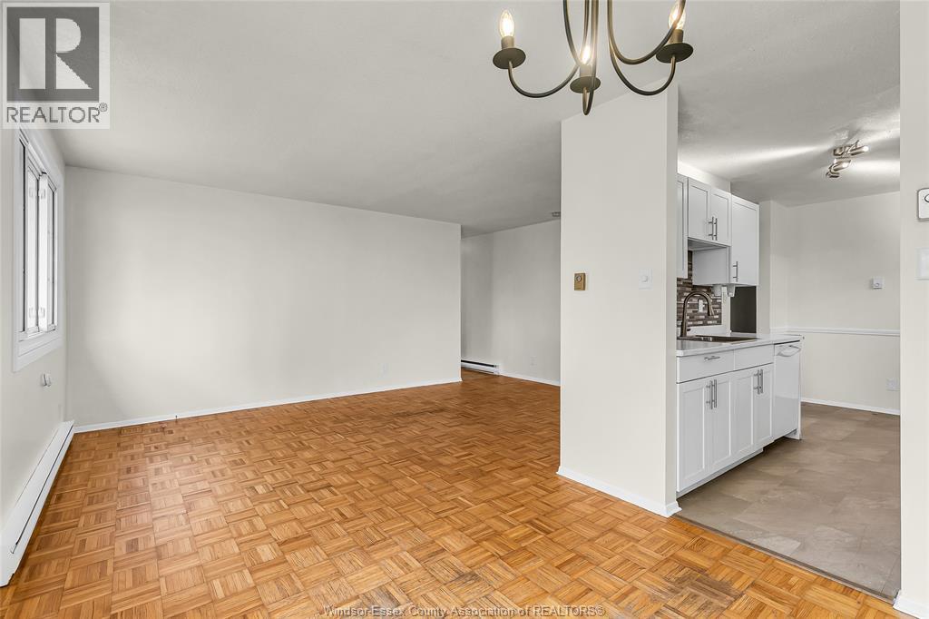 Photo 5 of 1366 Bayswater Crescent, Windsor ON