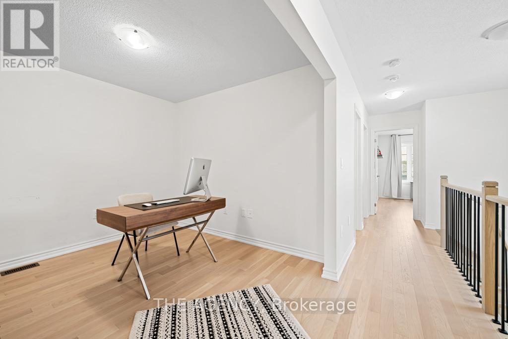 Photo 17 of 52 Velvet Drive, Whitby ON