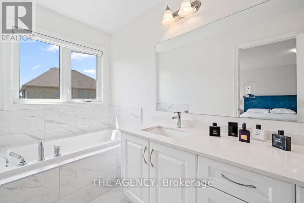 Photo 20 of 52 Velvet Drive, Whitby ON