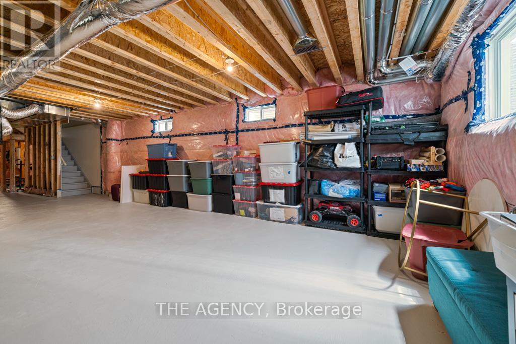 Photo 30 of 52 Velvet Drive, Whitby ON