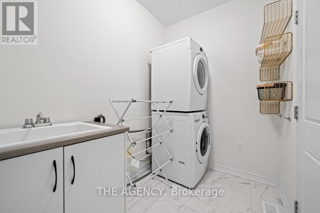 Photo 7 of 52 Velvet Drive, Whitby ON
