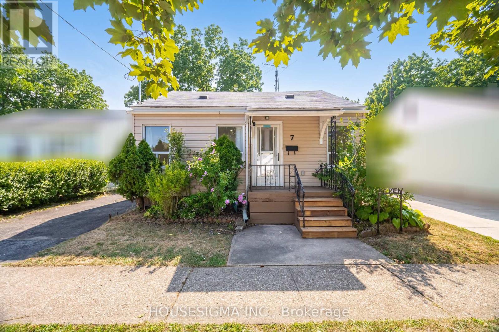 Photo 1 of 7 Doncaster Boulevard, St Catharines ON