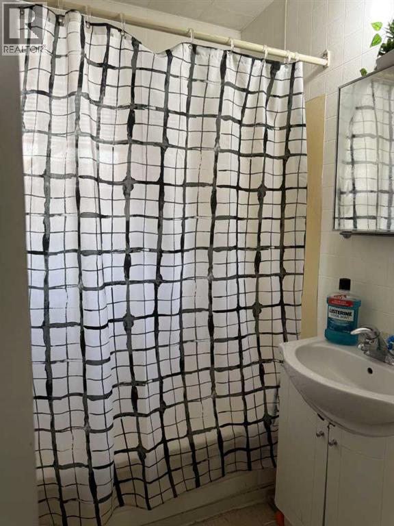 Photo 14 of 905 3rd Avenue, Beaverlodge AB