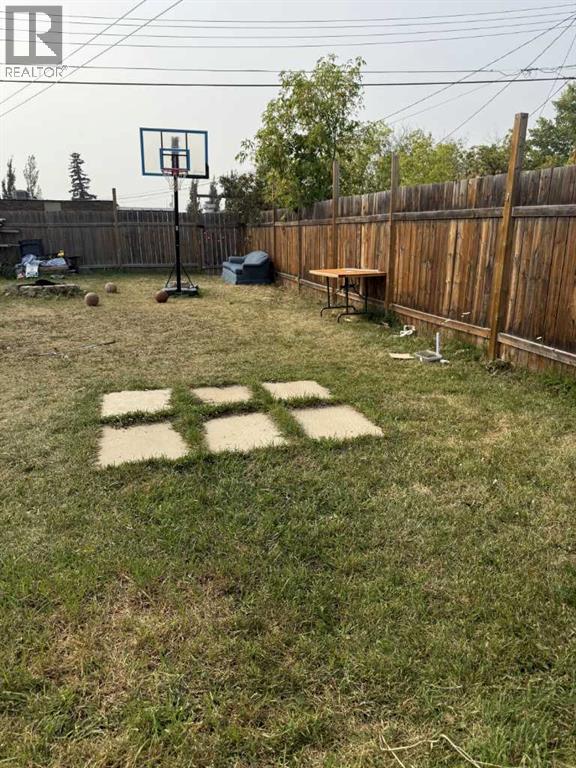 Photo 18 of 905 3rd Avenue, Beaverlodge AB