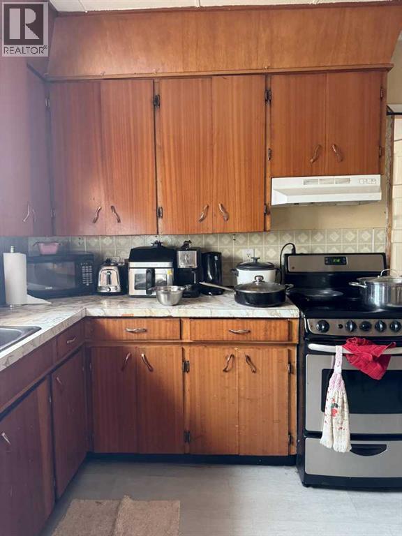 Photo 6 of 905 3rd Avenue, Beaverlodge AB
