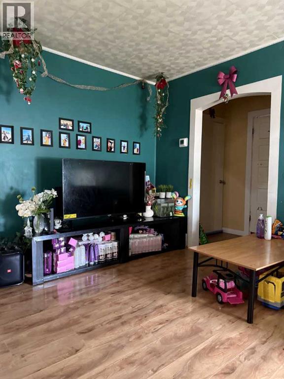 Photo 8 of 905 3rd Avenue, Beaverlodge AB