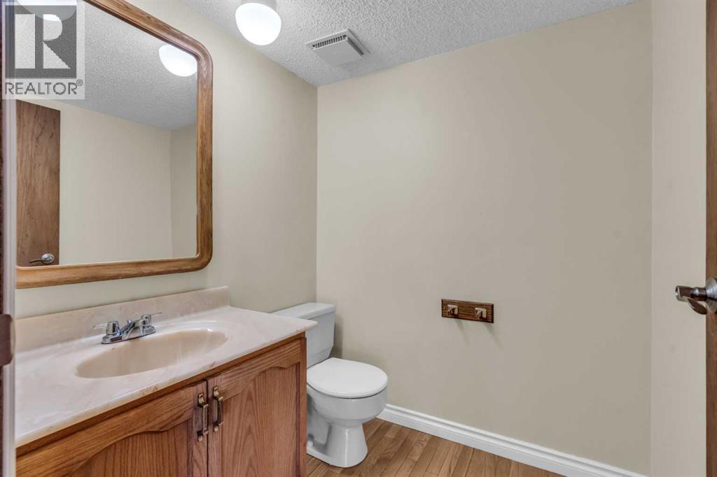 Photo 34 of 203 Edgeland Road Nw, Calgary AB
