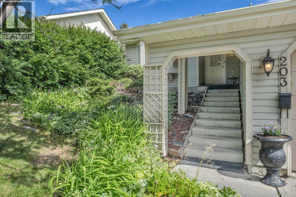Photo 4 of 203 Edgeland Road Nw, Calgary AB