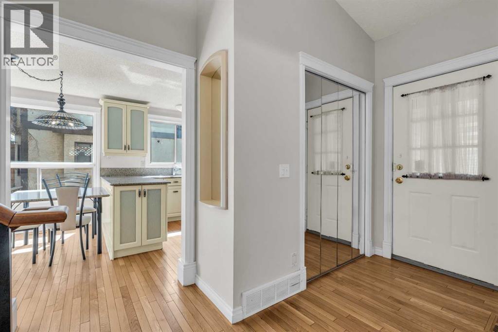 Photo 5 of 203 Edgeland Road Nw, Calgary AB