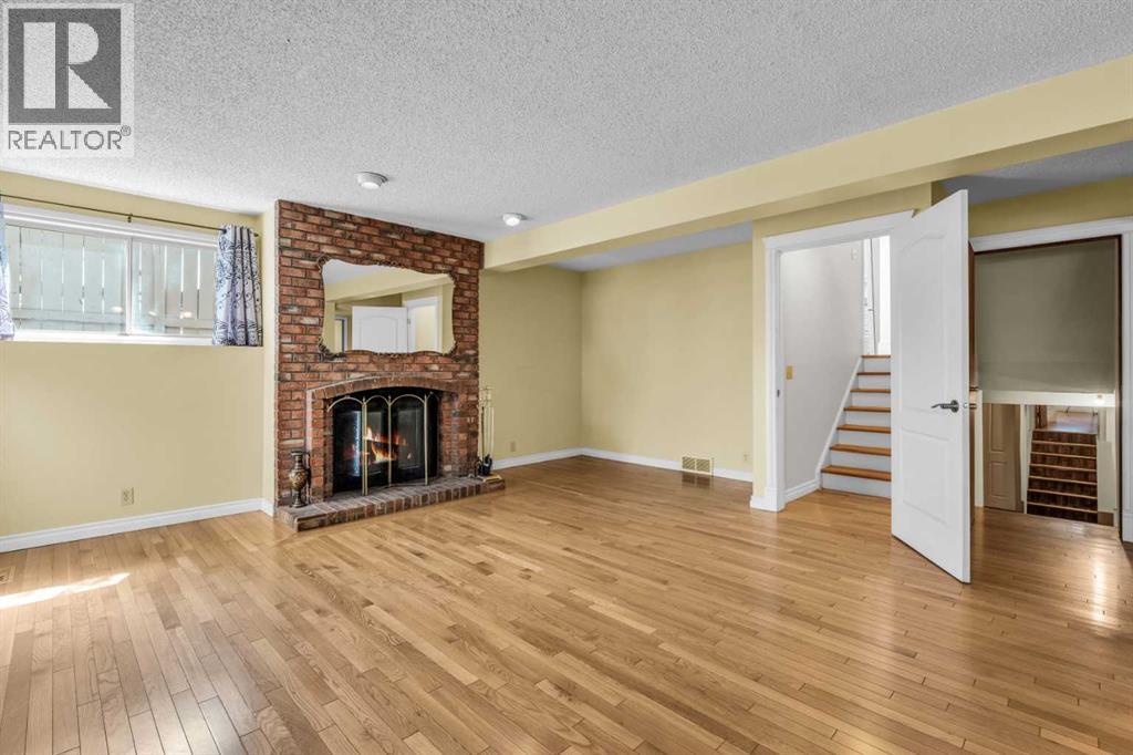 Photo 30 of 203 Edgeland Road Nw, Calgary AB