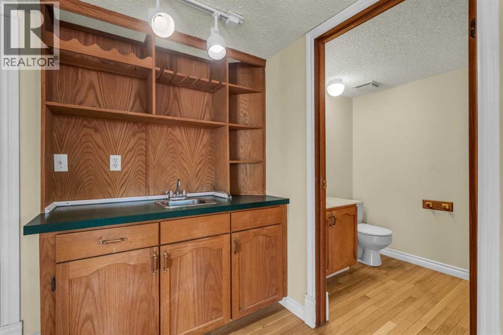 Photo 33 of 203 Edgeland Road Nw, Calgary AB