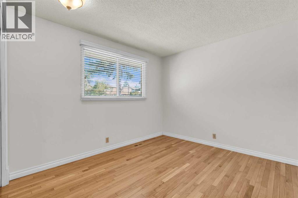 Photo 24 of 203 Edgeland Road Nw, Calgary AB