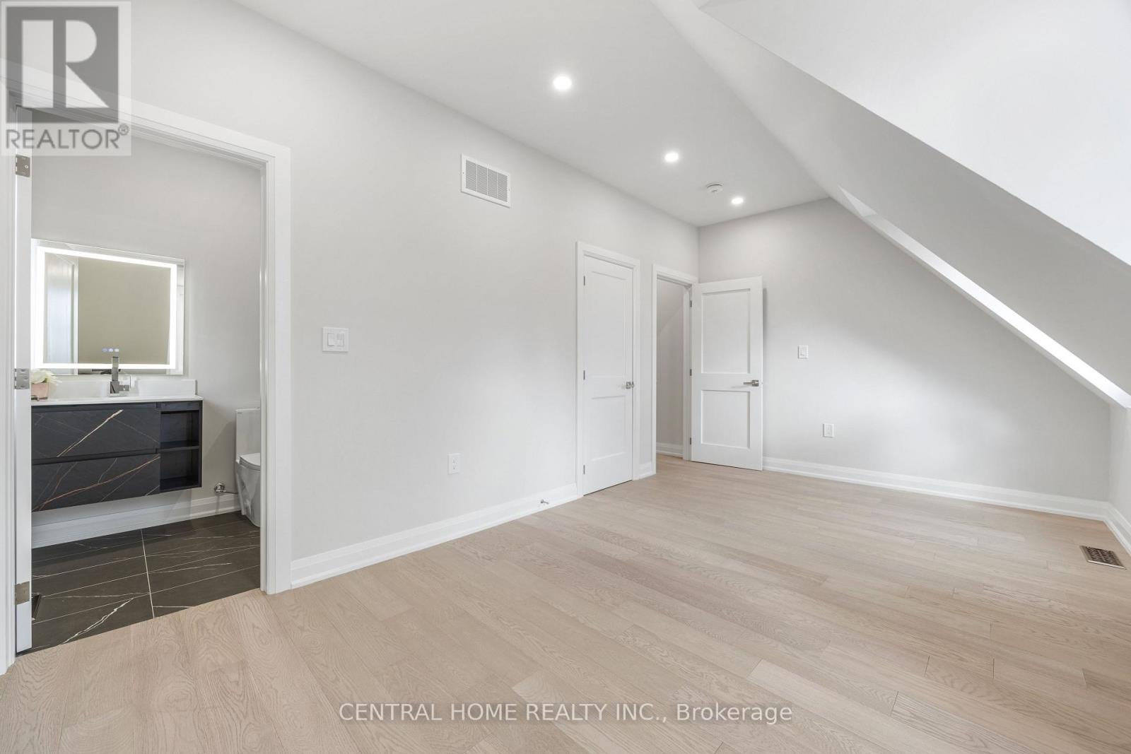 Photo 24 of 2950 Elgin Mills Road E, Markham ON