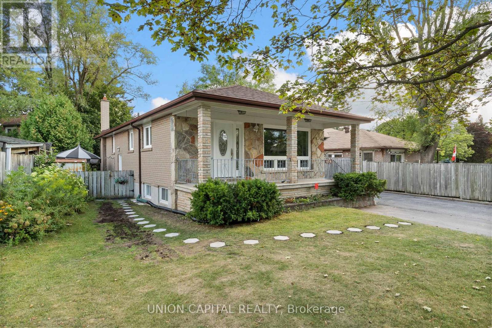 Photo 1 of Main 414 Oceanside Avenue, Richmond Hill ON