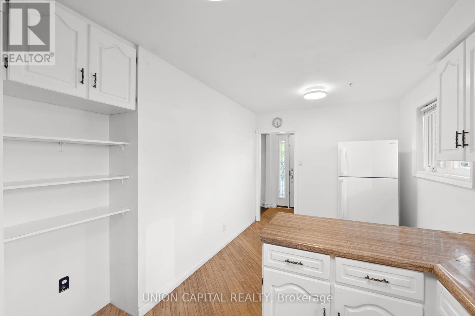 Photo 11 of Main 414 Oceanside Avenue, Richmond Hill ON