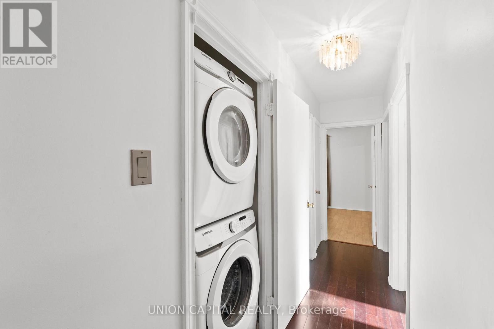 Photo 13 of Main 414 Oceanside Avenue, Richmond Hill ON