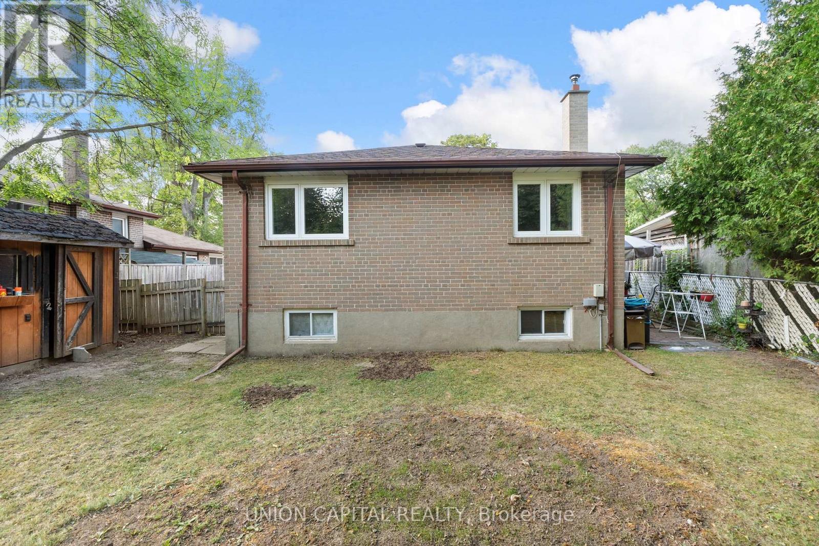 Photo 19 of Main 414 Oceanside Avenue, Richmond Hill ON