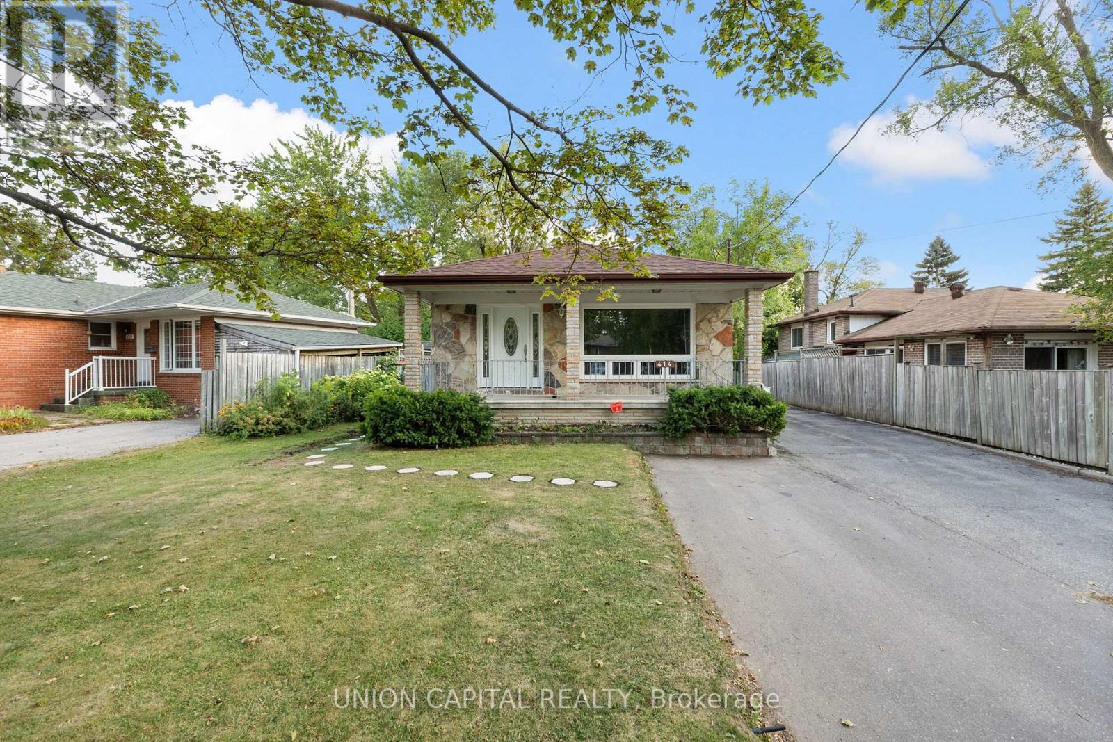Photo 3 of Main 414 Oceanside Avenue, Richmond Hill ON