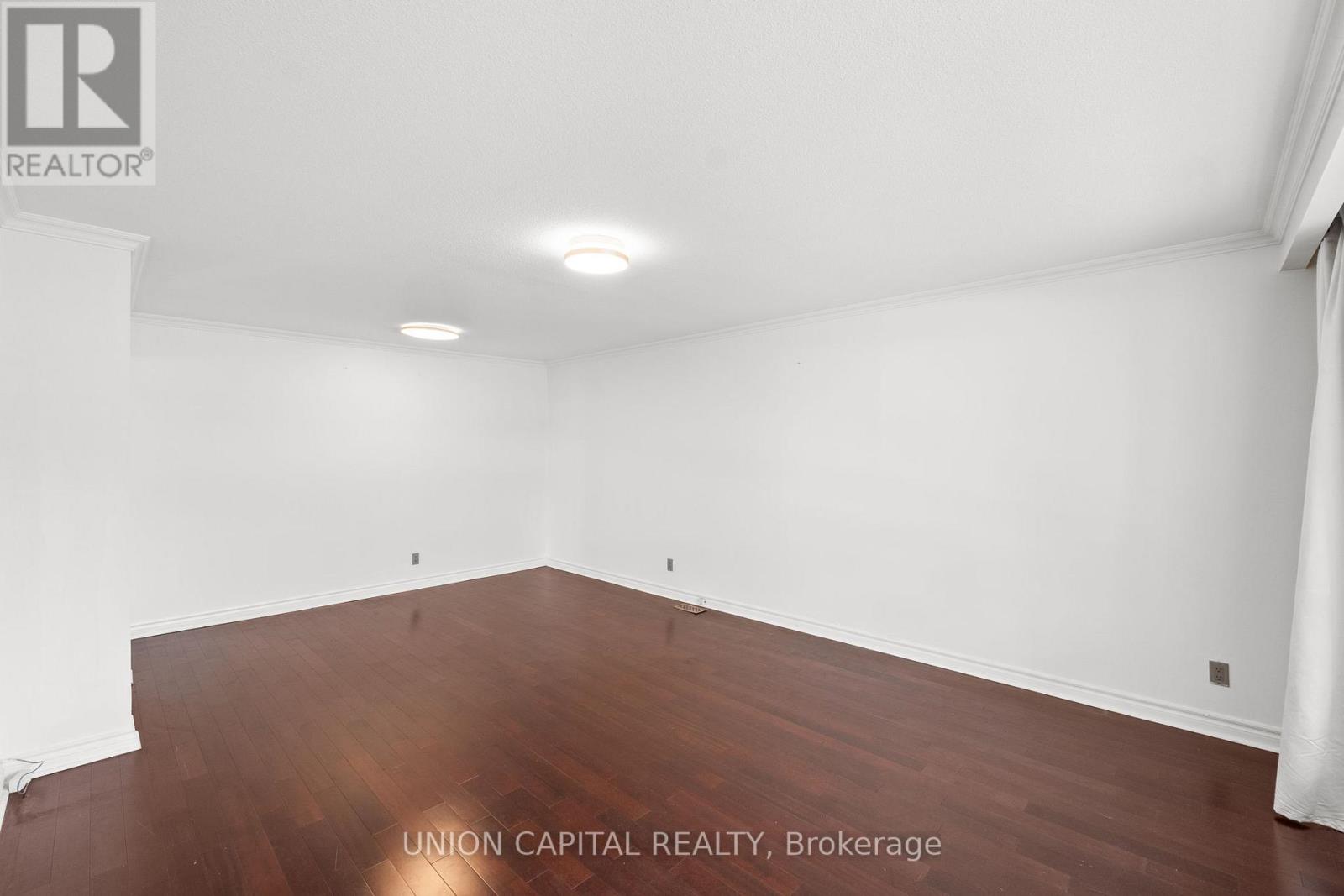 Photo 7 of Main 414 Oceanside Avenue, Richmond Hill ON