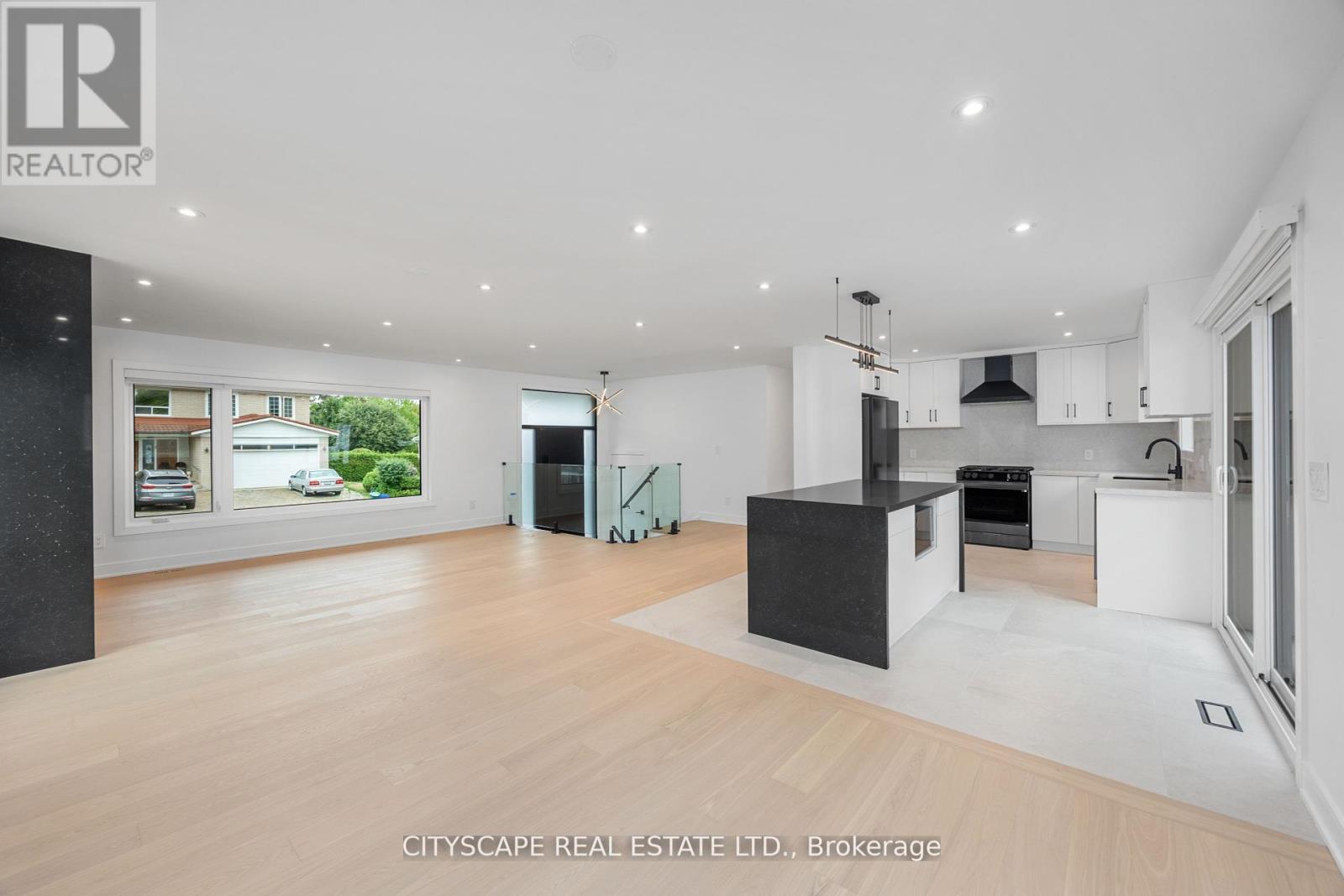 Photo 10 of 6 Portree Crescent, Markham ON