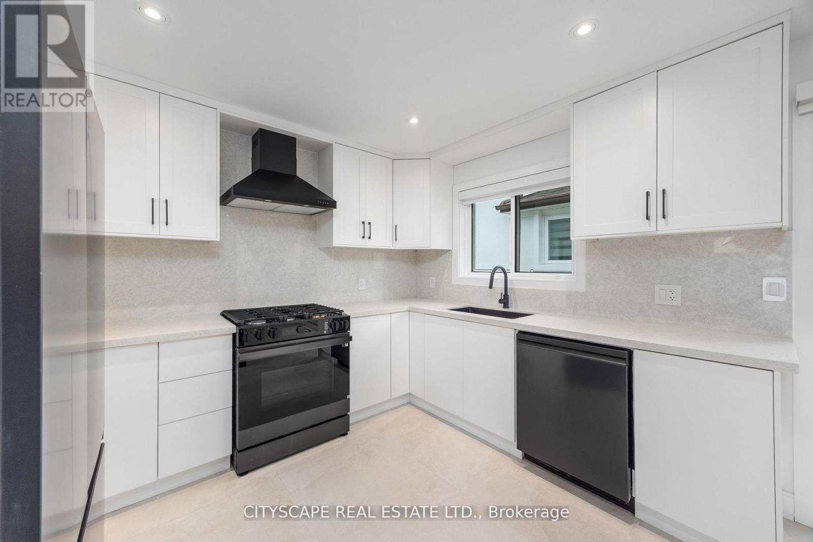 Photo 13 of 6 Portree Crescent, Markham ON