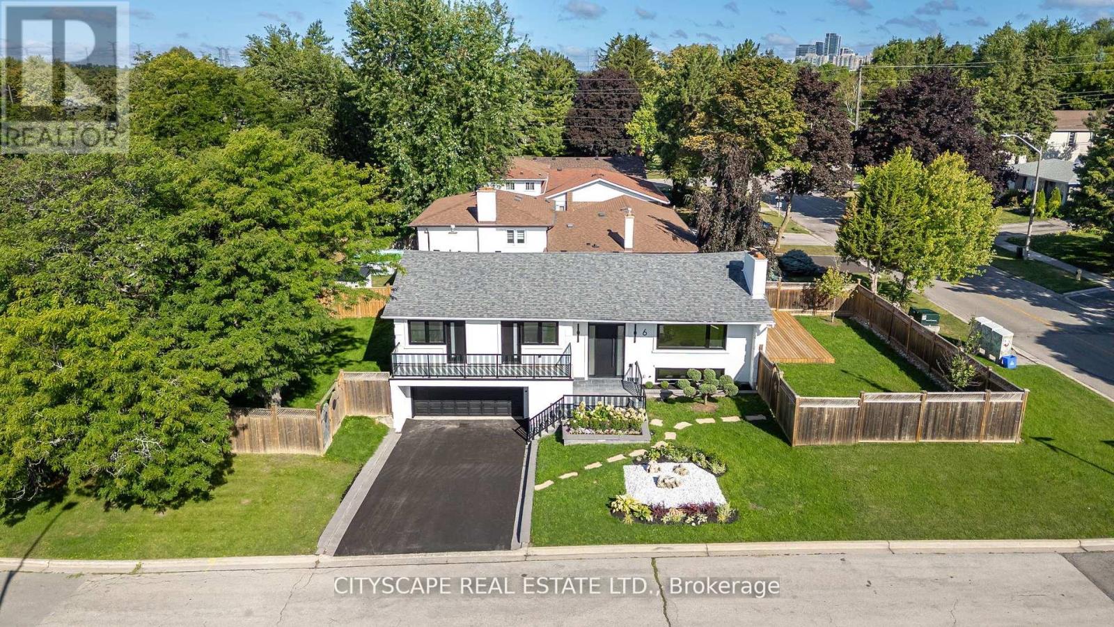 Photo 2 of 6 Portree Crescent, Markham ON