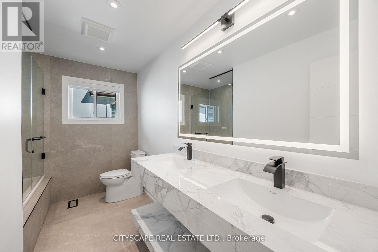 Photo 28 of 6 Portree Crescent, Markham ON