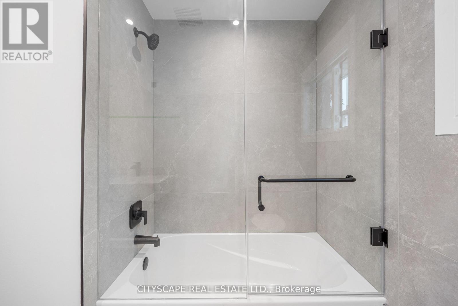 Photo 29 of 6 Portree Crescent, Markham ON