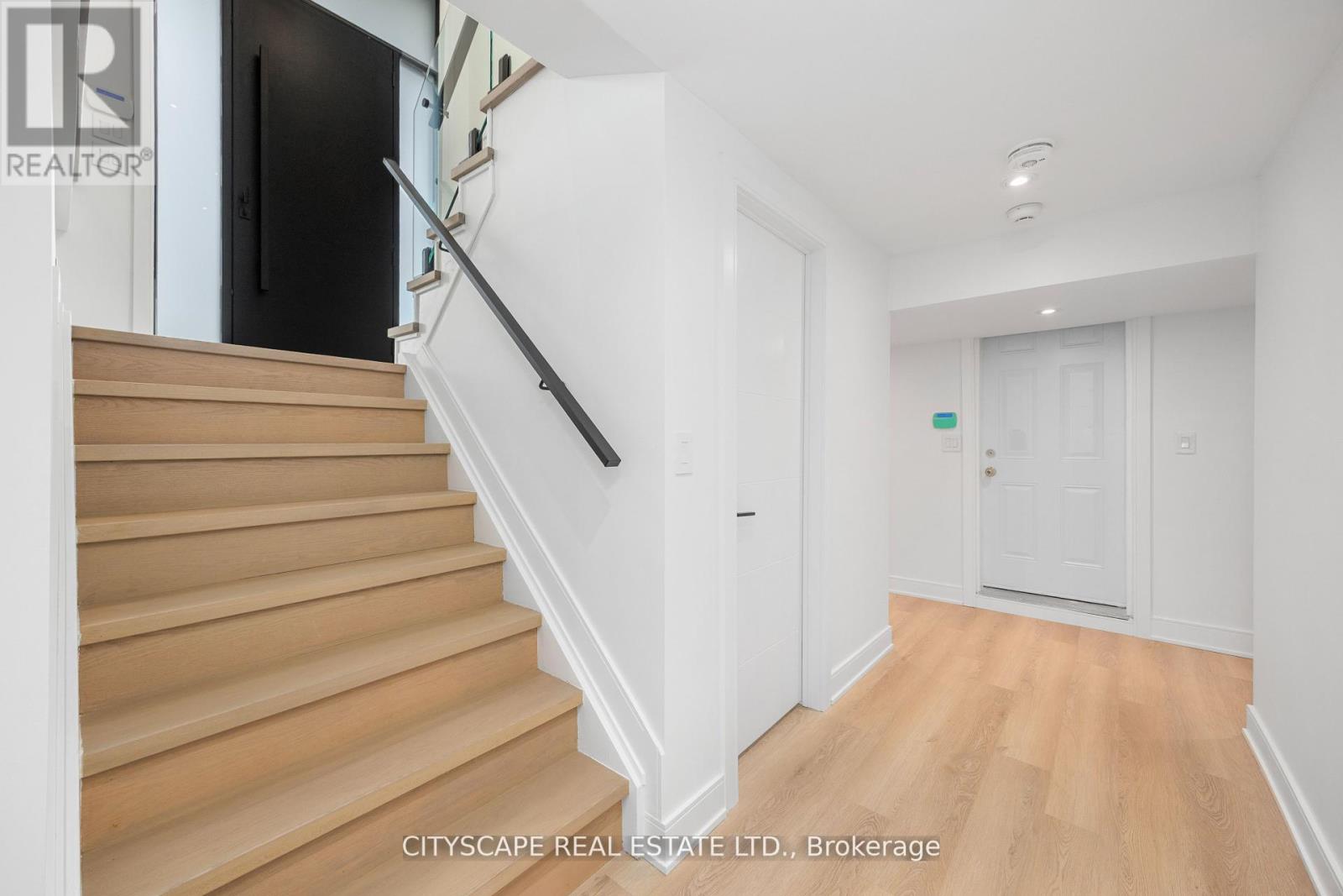 Photo 30 of 6 Portree Crescent, Markham ON