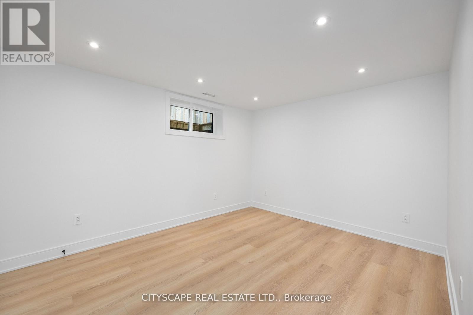 Photo 34 of 6 Portree Crescent, Markham ON