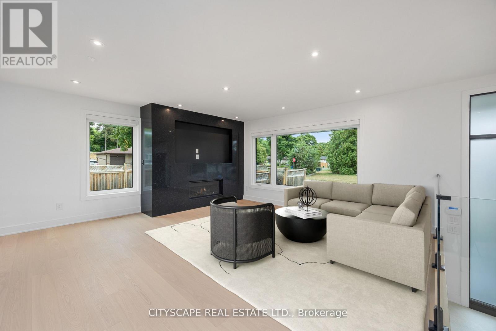 Photo 4 of 6 Portree Crescent, Markham ON