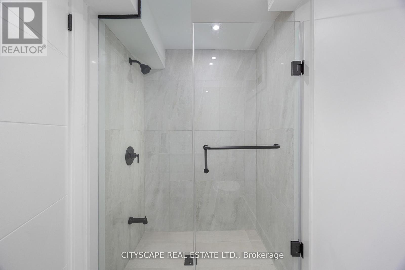 Photo 40 of 6 Portree Crescent, Markham ON