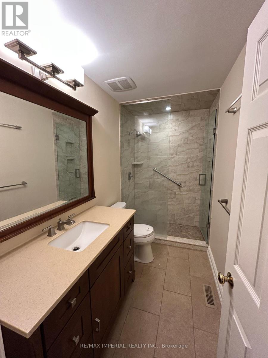 Photo 11 of 7 Dodie Street, Aurora ON