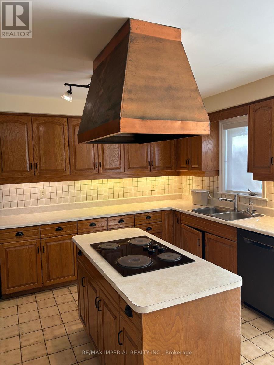 Photo 14 of 7 Dodie Street, Aurora ON